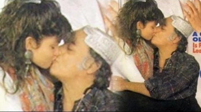 Mahesh Bhatt kissing Pooja bhatt